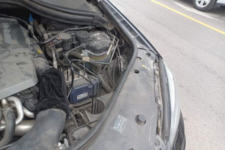 Used Mercedes-Benz M-Class AMG 2012 AMG ML 63 Engine Bay Left