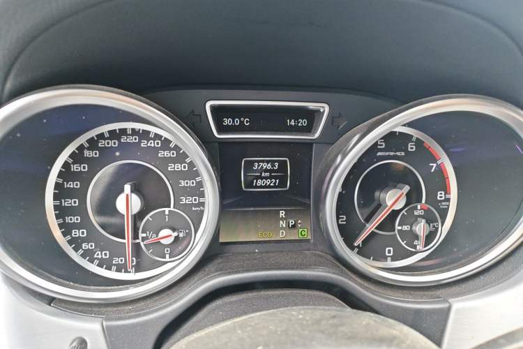 Used Mercedes-Benz M-Class AMG 2012 AMG ML 63 Odometer Close Up