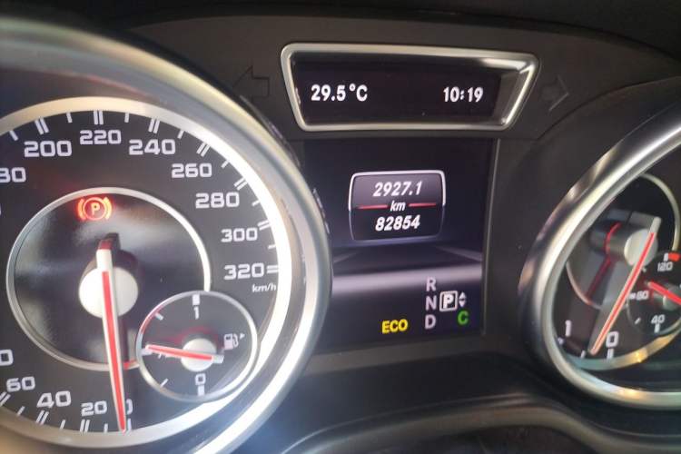 Used Mercedes-Benz M-Class AMG 2012 AMG ML 63 Odometer Close Up