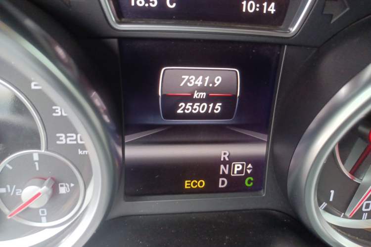 Used Mercedes-Benz M-Class AMG 2012 AMG ML 63 Odometer Close Up