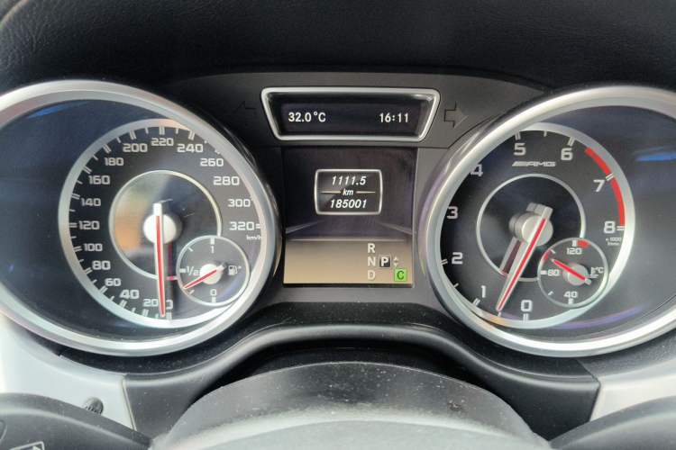 Used Mercedes-Benz M-Class AMG 2012 AMG ML 63 Odometer Close Up
