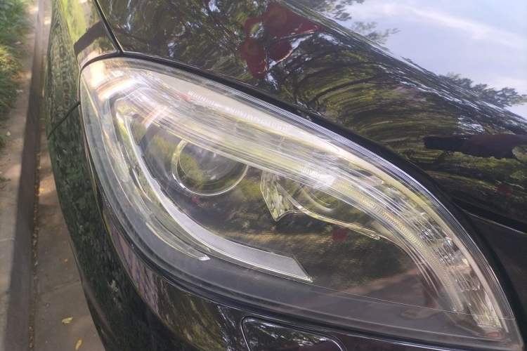 Used Mercedes-Benz M-Class AMG 2012 AMG ML 63 Right Front Headlight