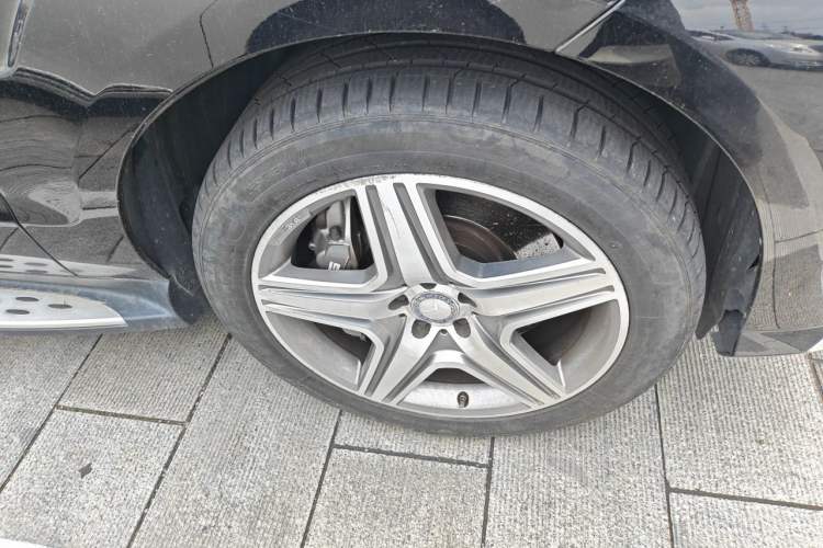 Used Mercedes-Benz M-Class AMG 2012 AMG ML 63 Right Front Wheel Hub