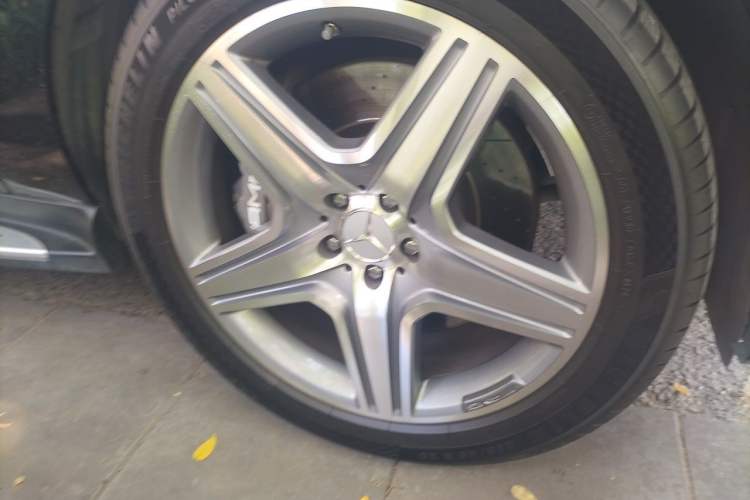 Used Mercedes-Benz M-Class AMG 2012 AMG ML 63 Right Front Wheel Hub