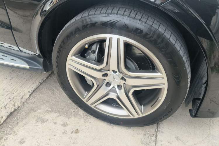 Used Mercedes-Benz M-Class AMG 2012 AMG ML 63 Right Front Wheel Hub