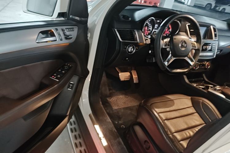 Used Mercedes-Benz M-Class AMG 2012 AMG ML 63 Driver Seat