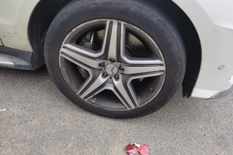 Used Mercedes-Benz M-Class AMG 2012 AMG ML 63 Right Front Wheel Hub
