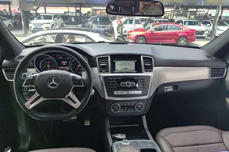 Used Mercedes-Benz M-Class AMG 2014 AMG ML 63 Center Console