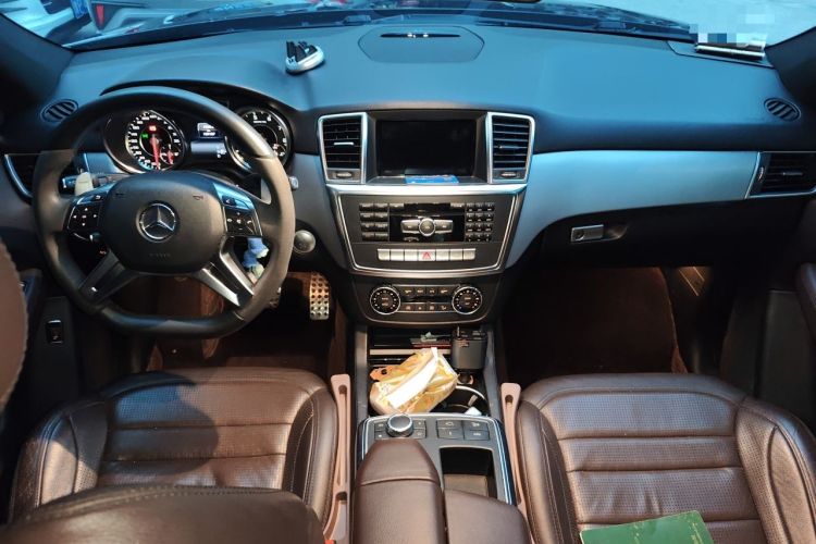 Used Mercedes-Benz M-Class AMG 2014 AMG ML 63 Center Console