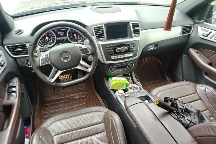 Used Mercedes-Benz M-Class AMG 2014 AMG ML 63 Center Console