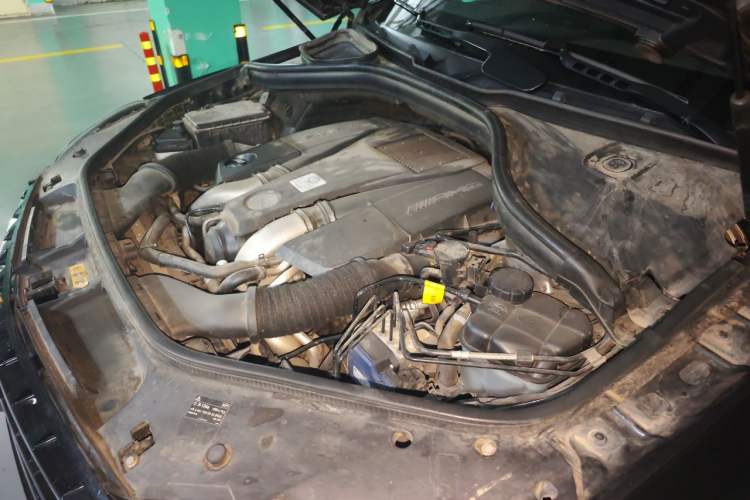 Used Mercedes-Benz M-Class AMG 2014 AMG ML 63 Engine Bay Left