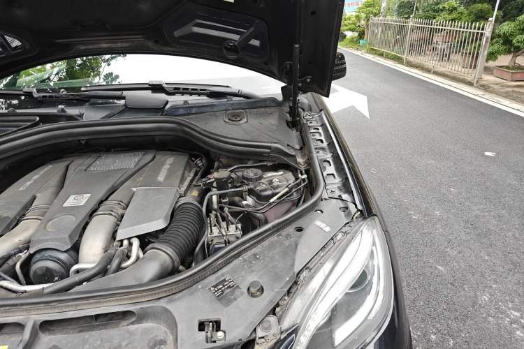 Used Mercedes-Benz M-Class AMG 2014 AMG ML 63 Engine Bay Left