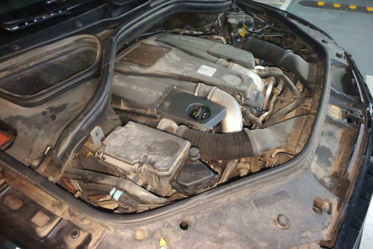 Used Mercedes-Benz M-Class AMG 2014 AMG ML 63 Engine Bay Right