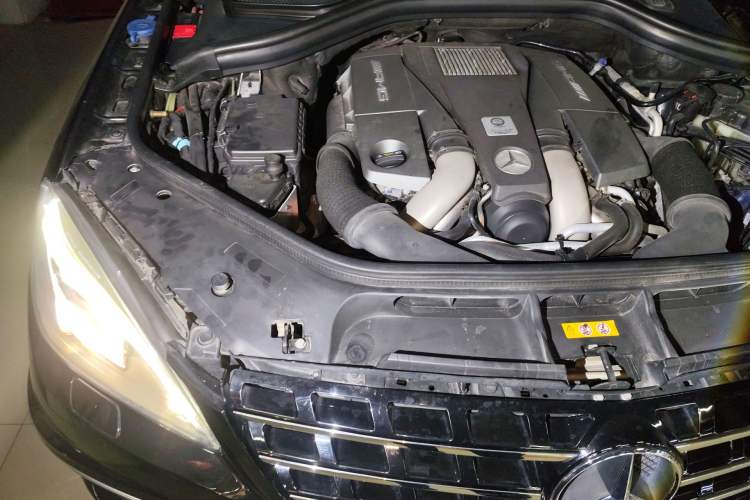 Used Mercedes-Benz M-Class AMG 2014 AMG ML 63 Engine Bay Right