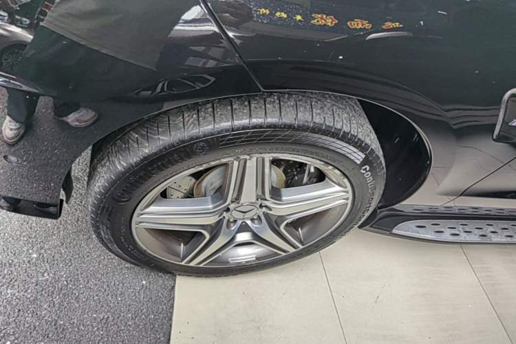 Used Mercedes-Benz M-Class AMG 2014 AMG ML 63 Exterior 4