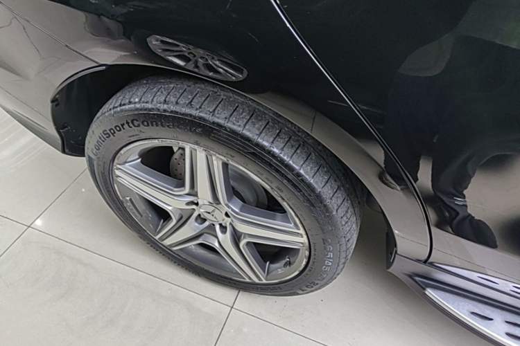 Used Mercedes-Benz M-Class AMG 2014 AMG ML 63 Exterior 5