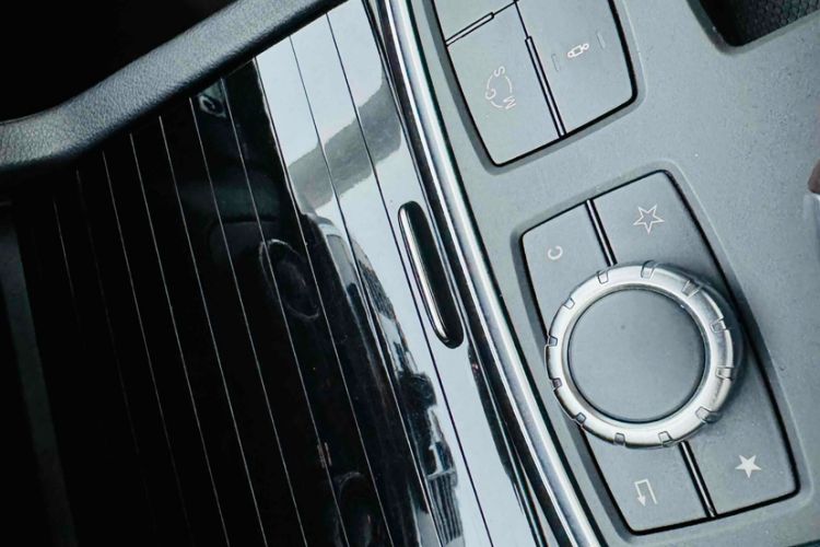 Used Mercedes-Benz M-Class AMG 2014 AMG ML 63 Interior 1