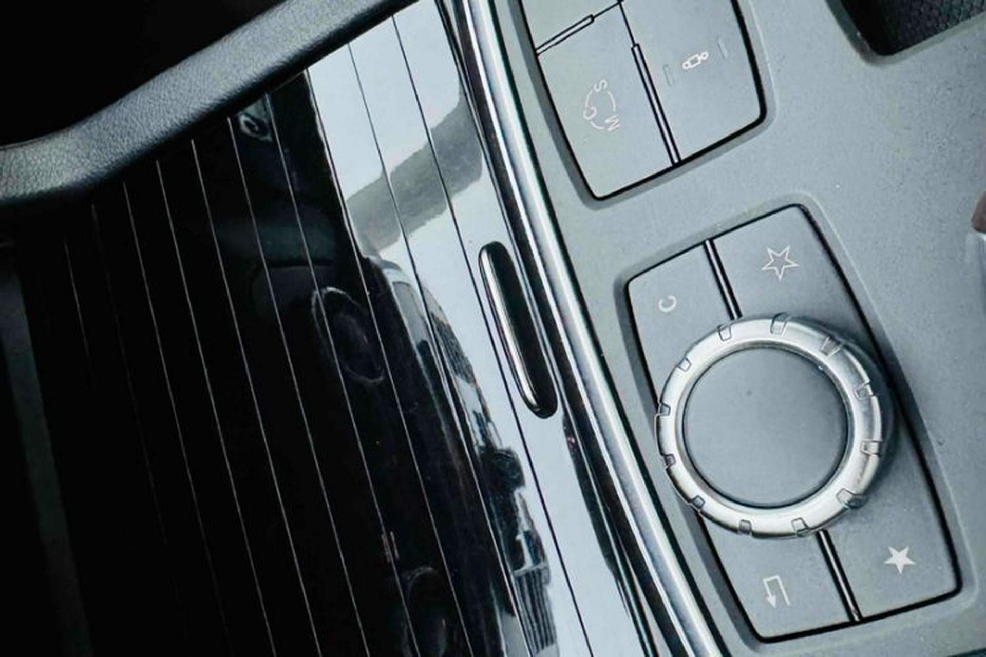 Used Mercedes-Benz M-Class AMG 2014 AMG ML 63 Interior 1