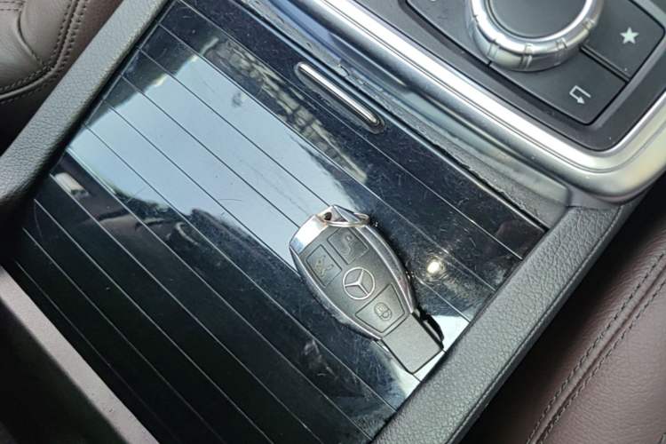 Used Mercedes-Benz M-Class AMG 2014 AMG ML 63 Interior 1