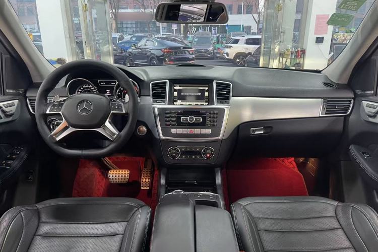 Used Mercedes-Benz M-Class AMG 2014 AMG ML 63 Interior 1