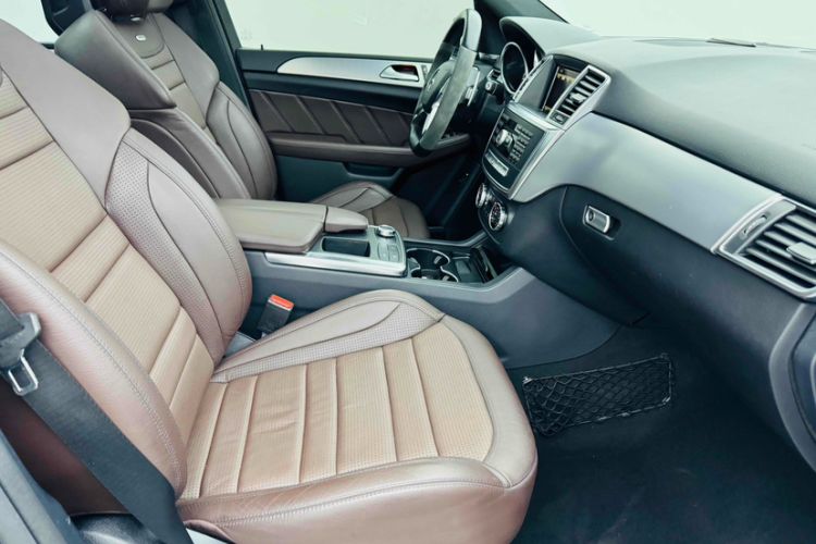 Used Mercedes-Benz M-Class AMG 2014 AMG ML 63 Interior 11