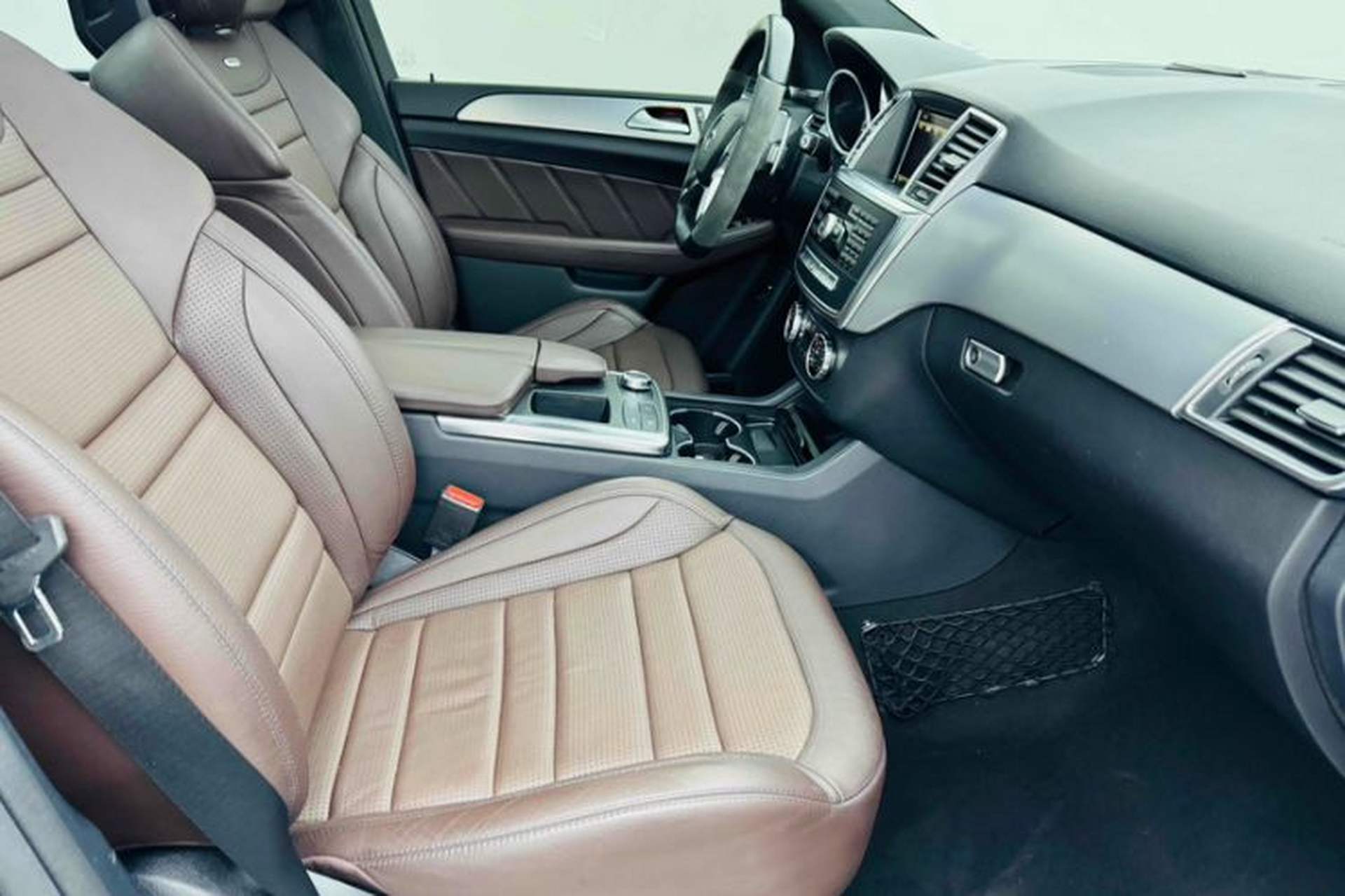 Used Mercedes-Benz M-Class AMG 2014 AMG ML 63 Interior 11
