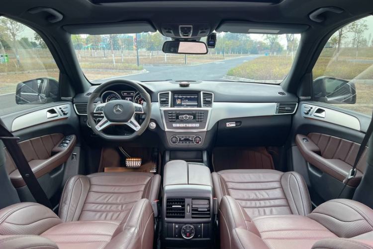 Used Mercedes-Benz M-Class AMG 2014 AMG ML 63 Interior 2