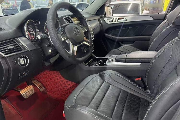Used Mercedes-Benz M-Class AMG 2014 AMG ML 63 Interior 2