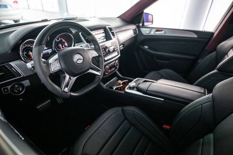 Used Mercedes-Benz M-Class AMG 2014 AMG ML 63 Interior 3