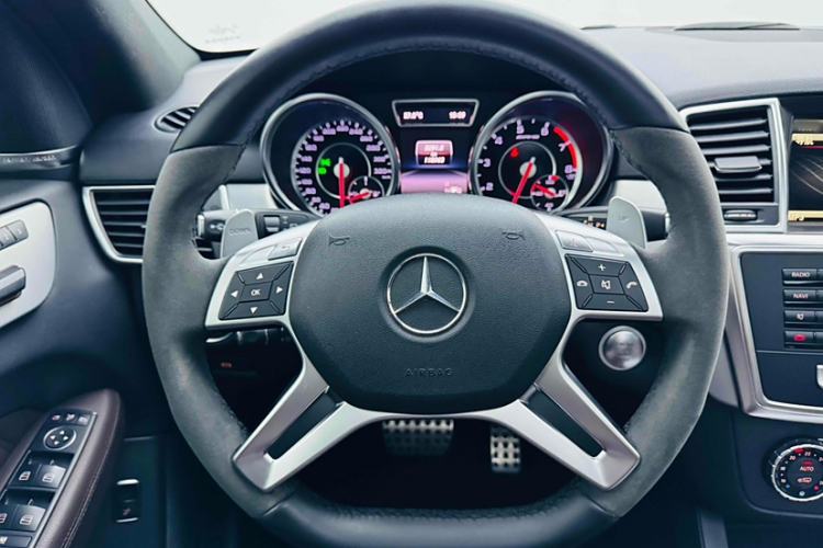 Used Mercedes-Benz M-Class AMG 2014 AMG ML 63 Interior 3