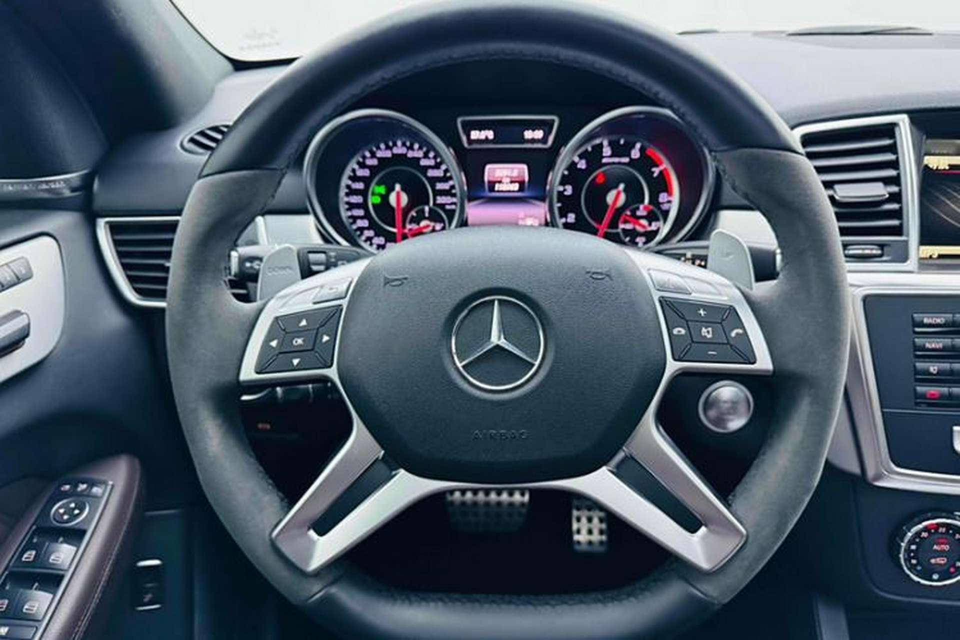 Used Mercedes-Benz M-Class AMG 2014 AMG ML 63 Interior 3