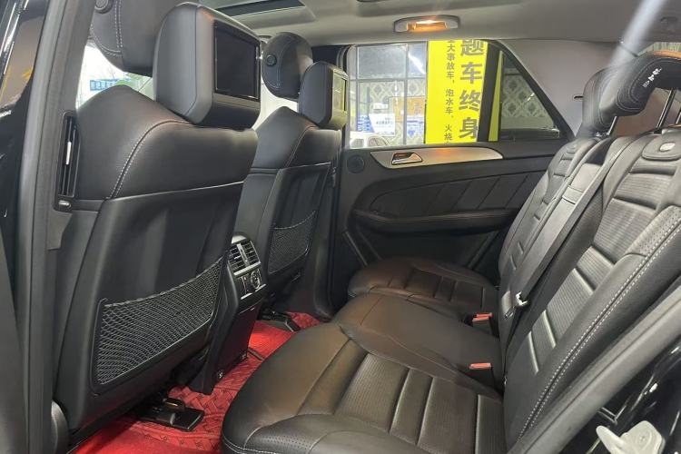 Used Mercedes-Benz M-Class AMG 2014 AMG ML 63 Interior 3