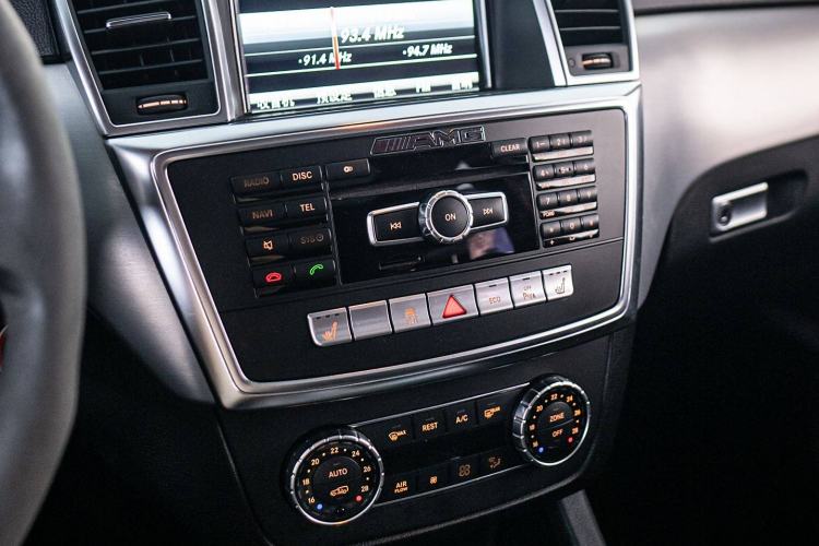 Used Mercedes-Benz M-Class AMG 2014 AMG ML 63 Interior 5