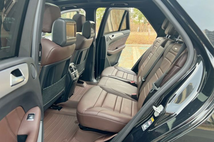 Used Mercedes-Benz M-Class AMG 2014 AMG ML 63 Interior 5