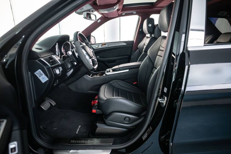 Used Mercedes-Benz M-Class AMG 2014 AMG ML 63 Interior 6