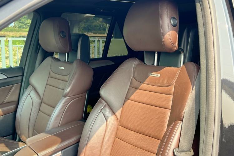 Used Mercedes-Benz M-Class AMG 2014 AMG ML 63 Interior 6