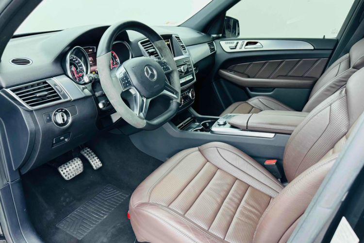 Used Mercedes-Benz M-Class AMG 2014 AMG ML 63 Interior 7