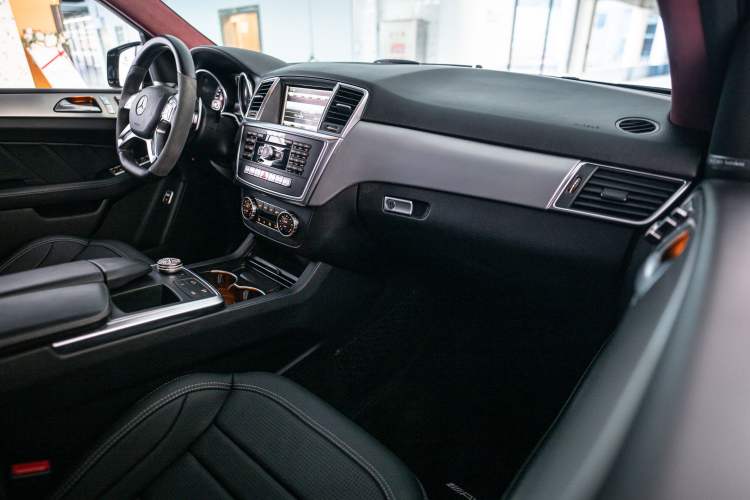 Used Mercedes-Benz M-Class AMG 2014 AMG ML 63 Interior 8