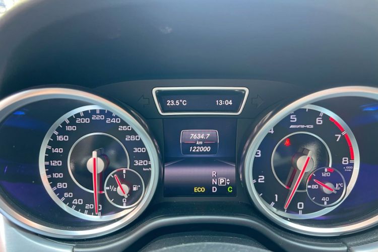 Used Mercedes-Benz M-Class AMG 2014 AMG ML 63 Odometer Close Up