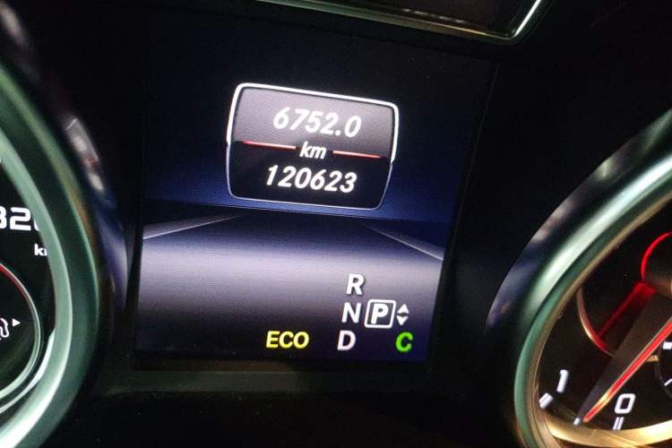 Used Mercedes-Benz M-Class AMG 2014 AMG ML 63 Odometer Close Up