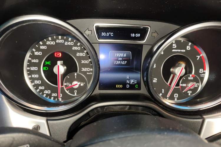 Used Mercedes-Benz M-Class AMG 2014 AMG ML 63 Odometer Close Up