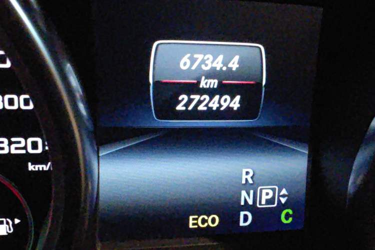 Used Mercedes-Benz M-Class AMG 2014 AMG ML 63 Odometer Close Up