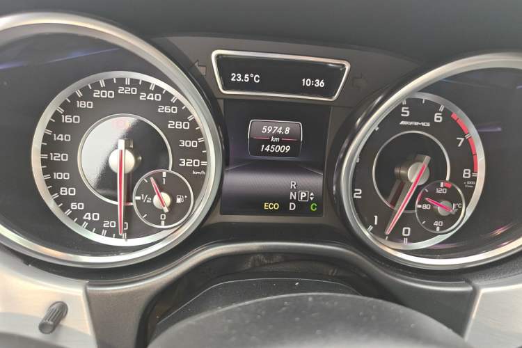 Used Mercedes-Benz M-Class AMG 2014 AMG ML 63 Odometer Close Up