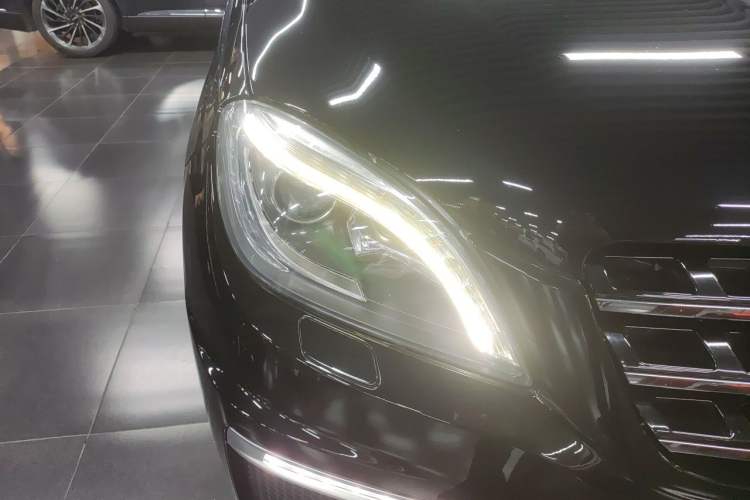 Used Mercedes-Benz M-Class AMG 2014 AMG ML 63 Right Front Headlight