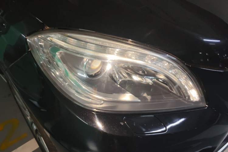 Used Mercedes-Benz M-Class AMG 2014 AMG ML 63 Right Front Headlight