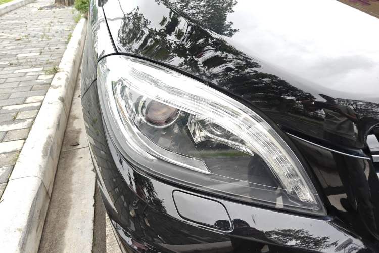 Used Mercedes-Benz M-Class AMG 2014 AMG ML 63 Right Front Headlight