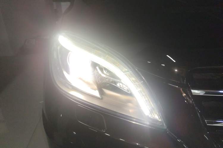 Used Mercedes-Benz M-Class AMG 2014 AMG ML 63 Right Front Headlight