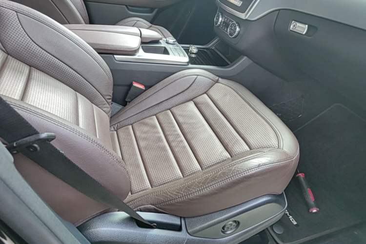 Used Mercedes-Benz M-Class AMG 2014 AMG ML 63 Right Front Seat