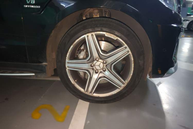 Used Mercedes-Benz M-Class AMG 2014 AMG ML 63 Right Front Wheel Hub