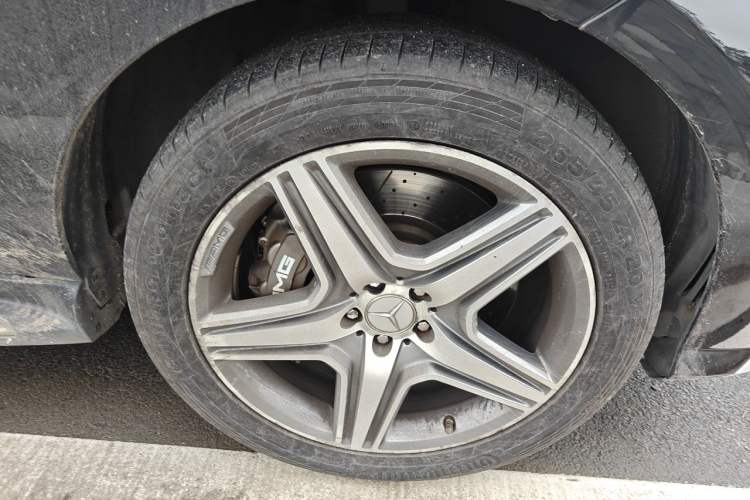 Used Mercedes-Benz M-Class AMG 2014 AMG ML 63 Right Front Wheel Hub